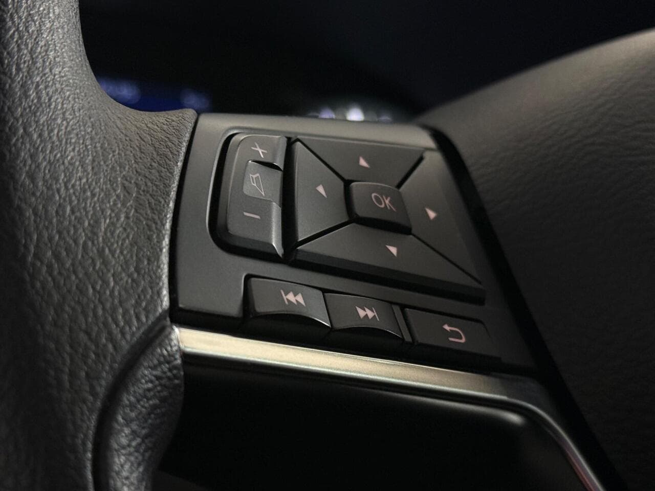 Nissan Juke thumbnail Misc Controls
