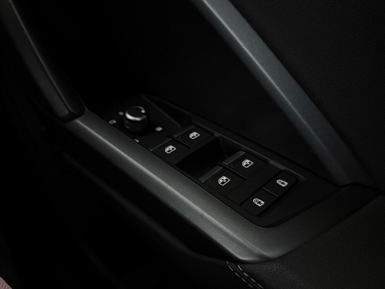 Audi Q3 thumbnail Misc Controls