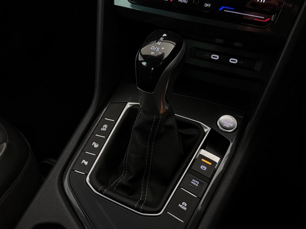Volkswagen Tiguan thumbnail Interior Front