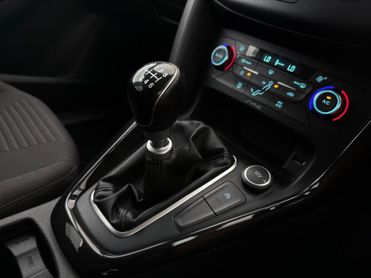Ford Focus thumbnail Interior Front