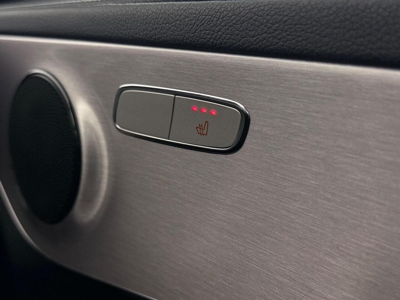 Mercedes-Benz C Class thumbnail Misc Controls