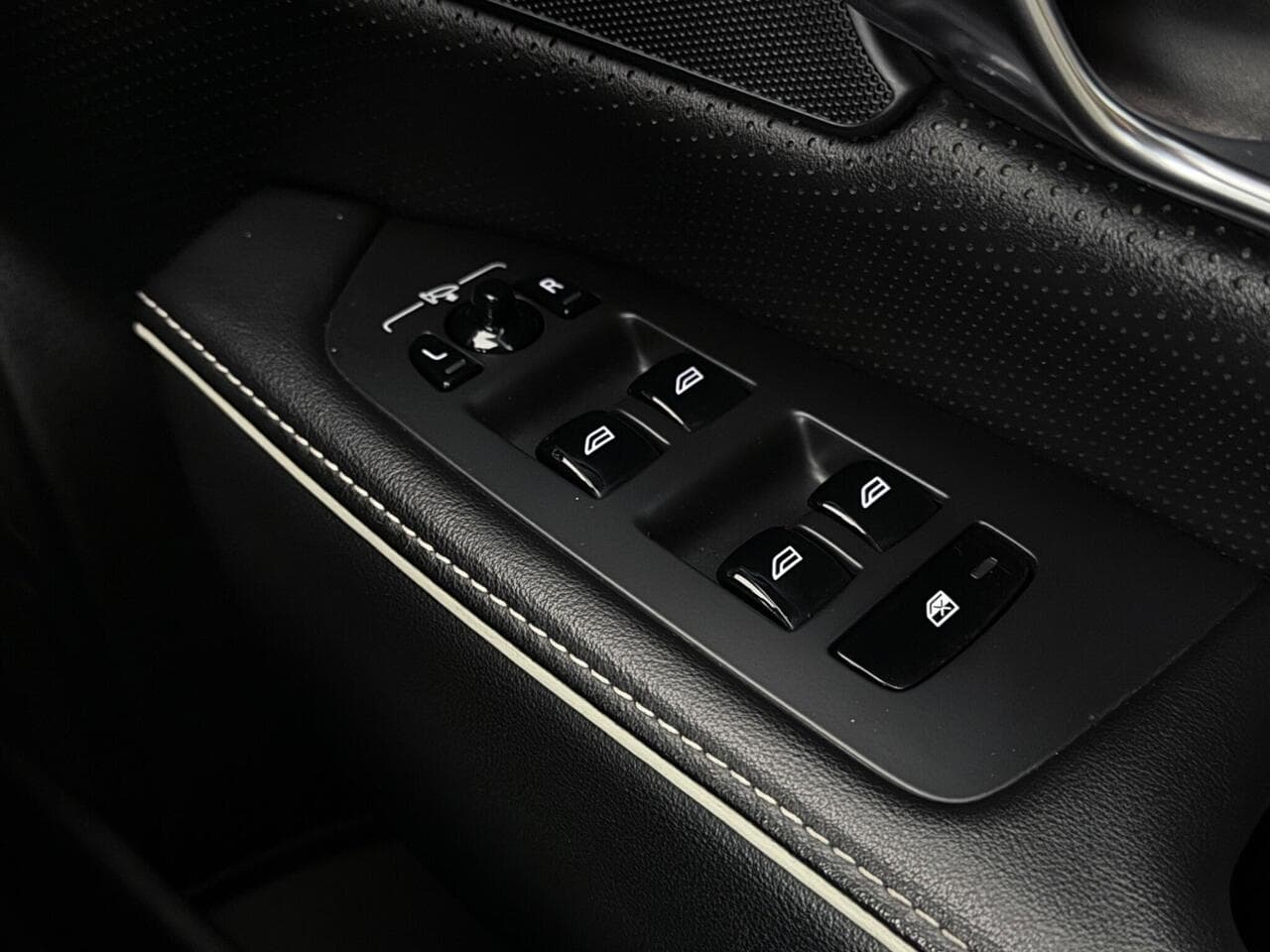 Volvo S90 thumbnail Misc Controls