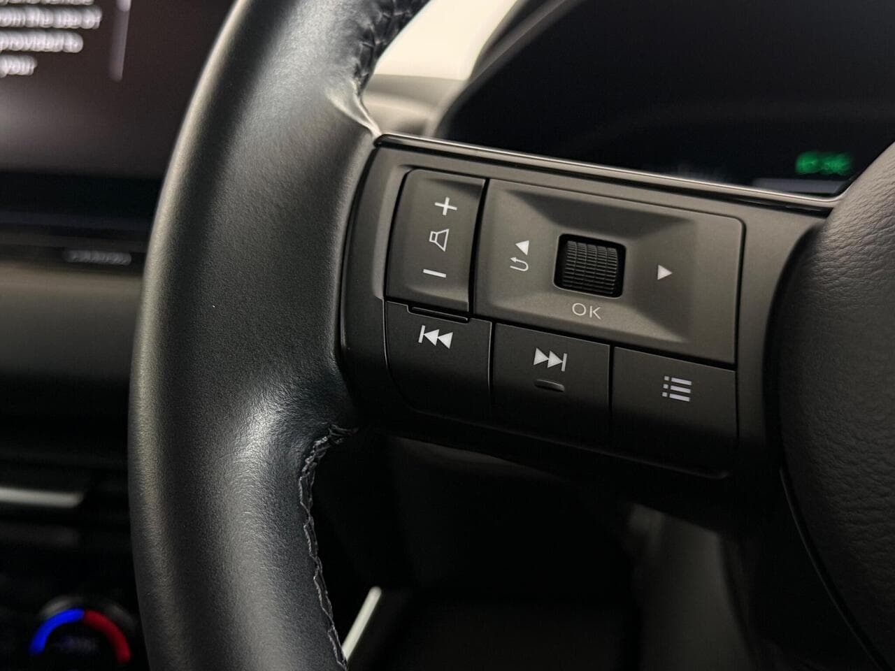 Nissan Qashqai thumbnail Misc Controls