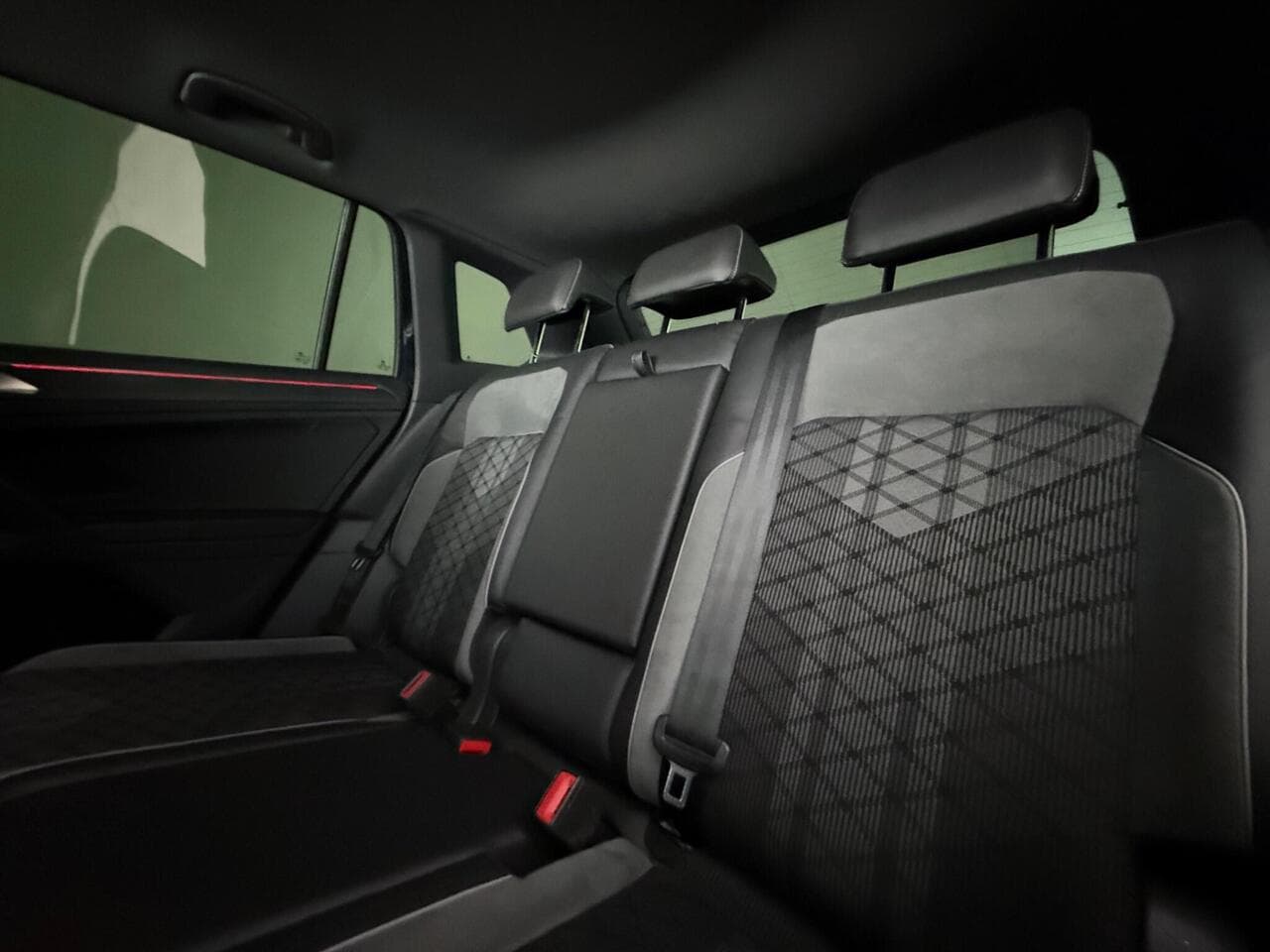 Volkswagen Tiguan thumbnail Seats Rear