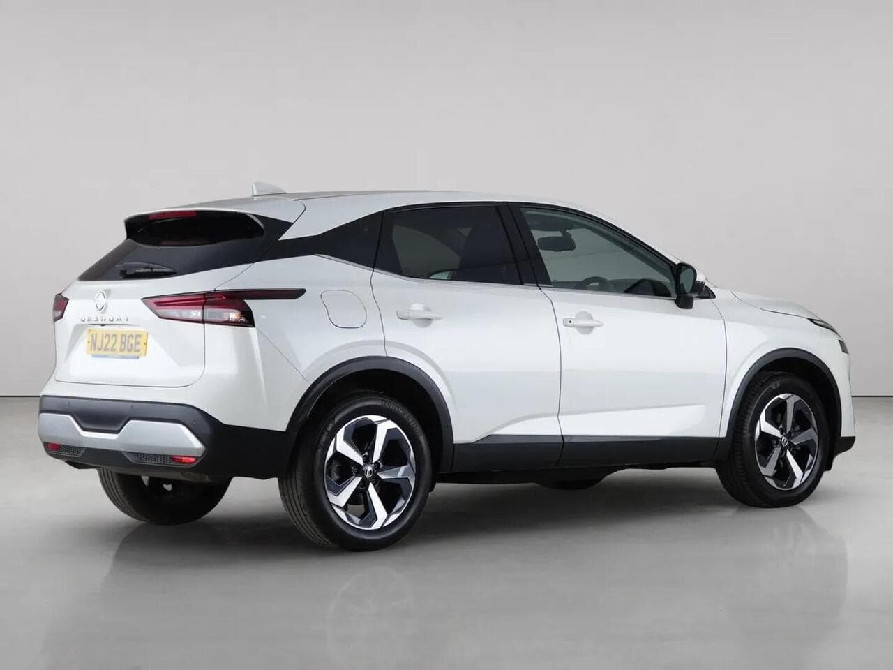 Nissan Qashqai thumbnail Rear Right
