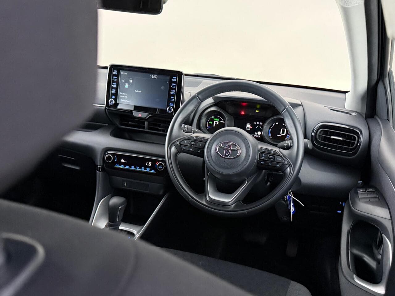 Toyota Yaris thumbnail Interior Front