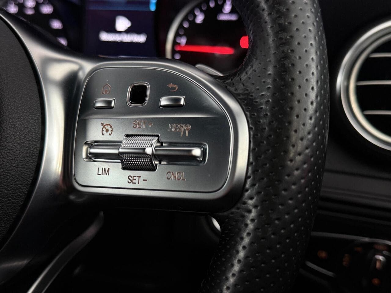 Mercedes-Benz GLC thumbnail Misc Controls