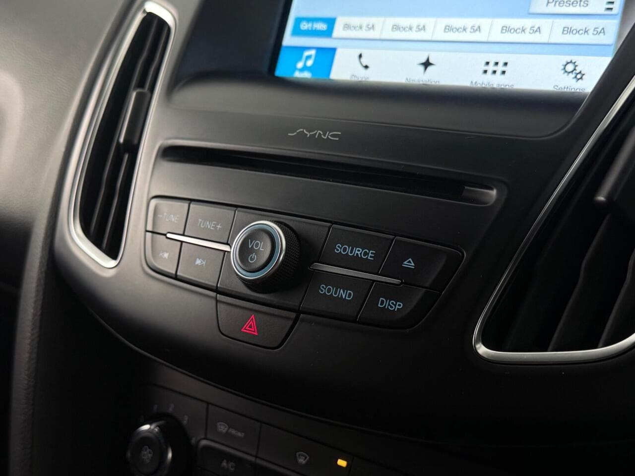 Ford Focus thumbnail Infotainment System