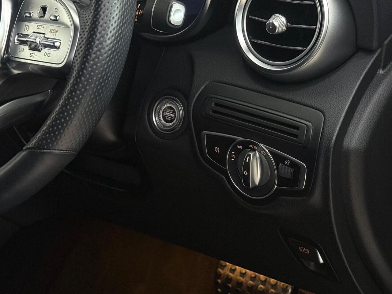 Mercedes-Benz GLC thumbnail Misc Controls