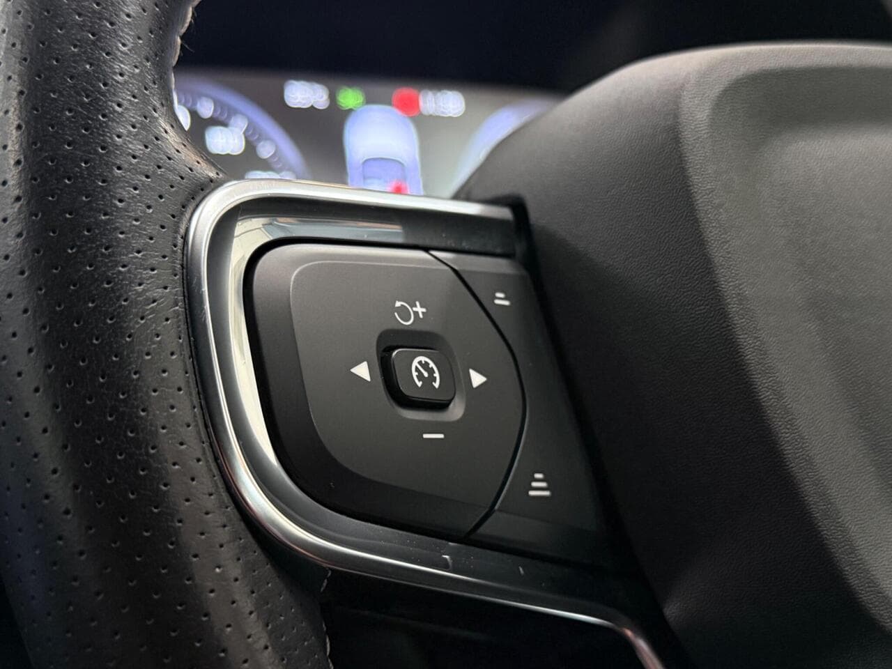 Volvo XC40 thumbnail Misc Controls