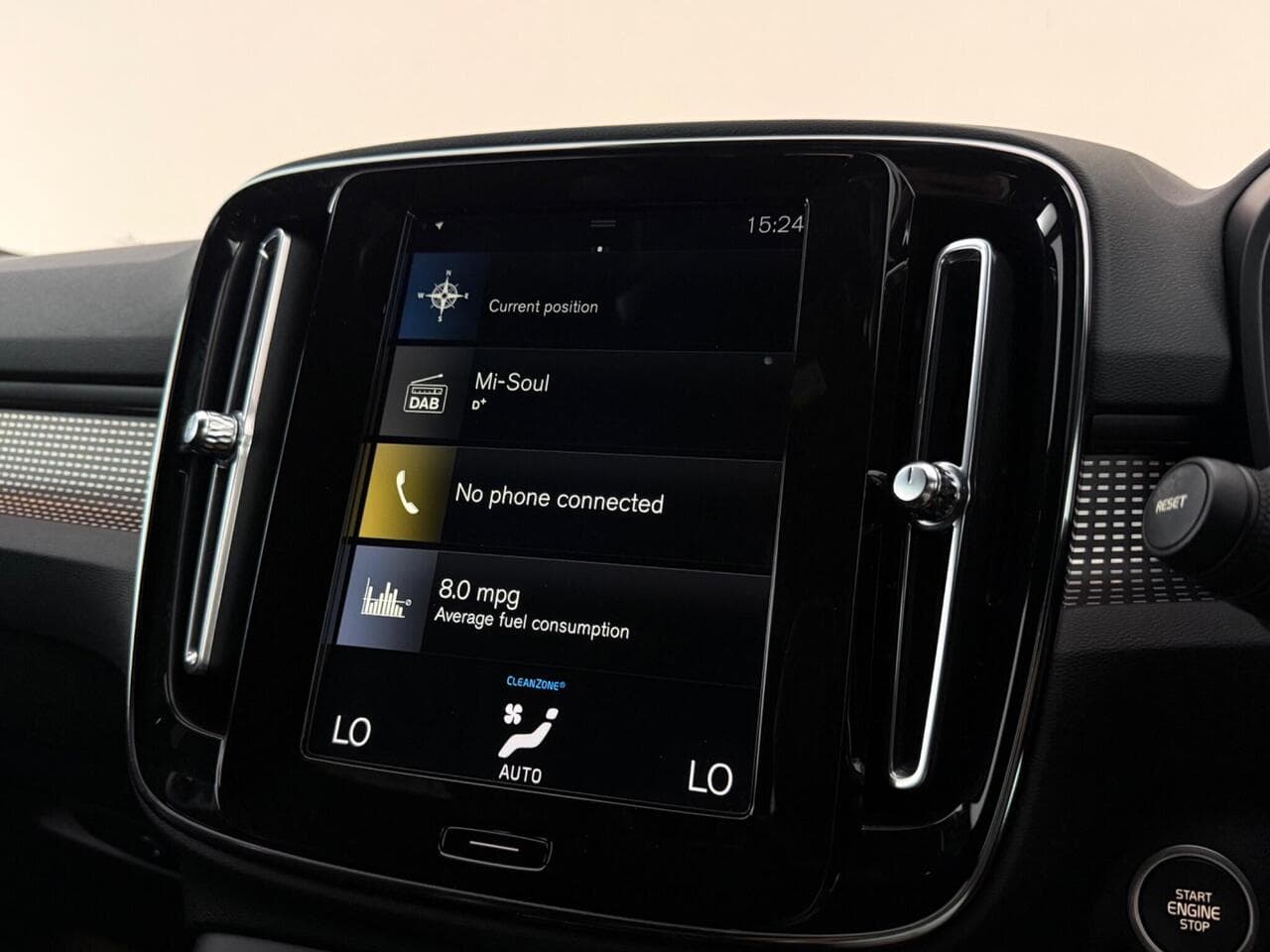 Volvo XC40 thumbnail Infotainment System