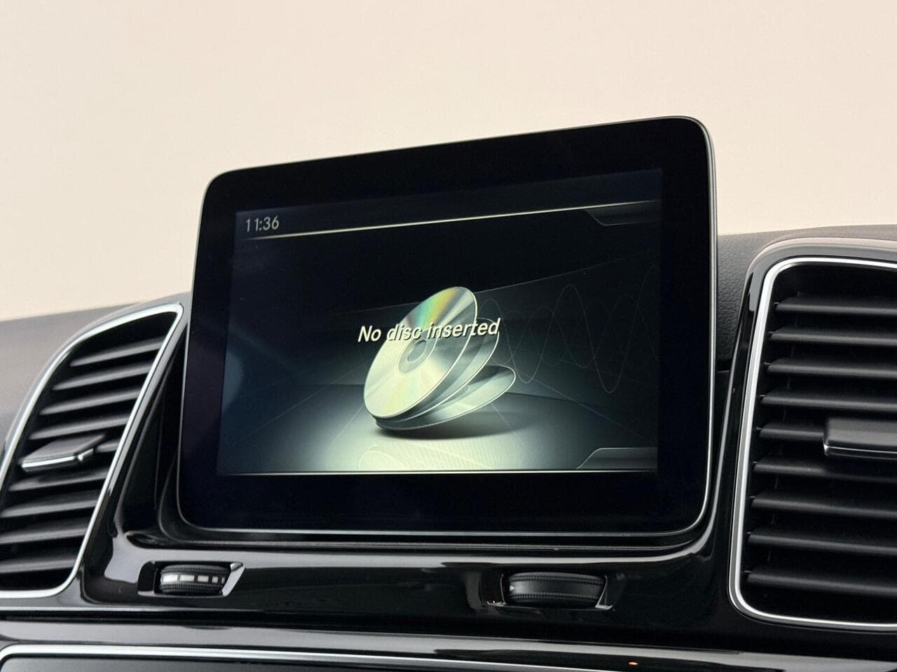 Mercedes-Benz GLE thumbnail Infotainment System