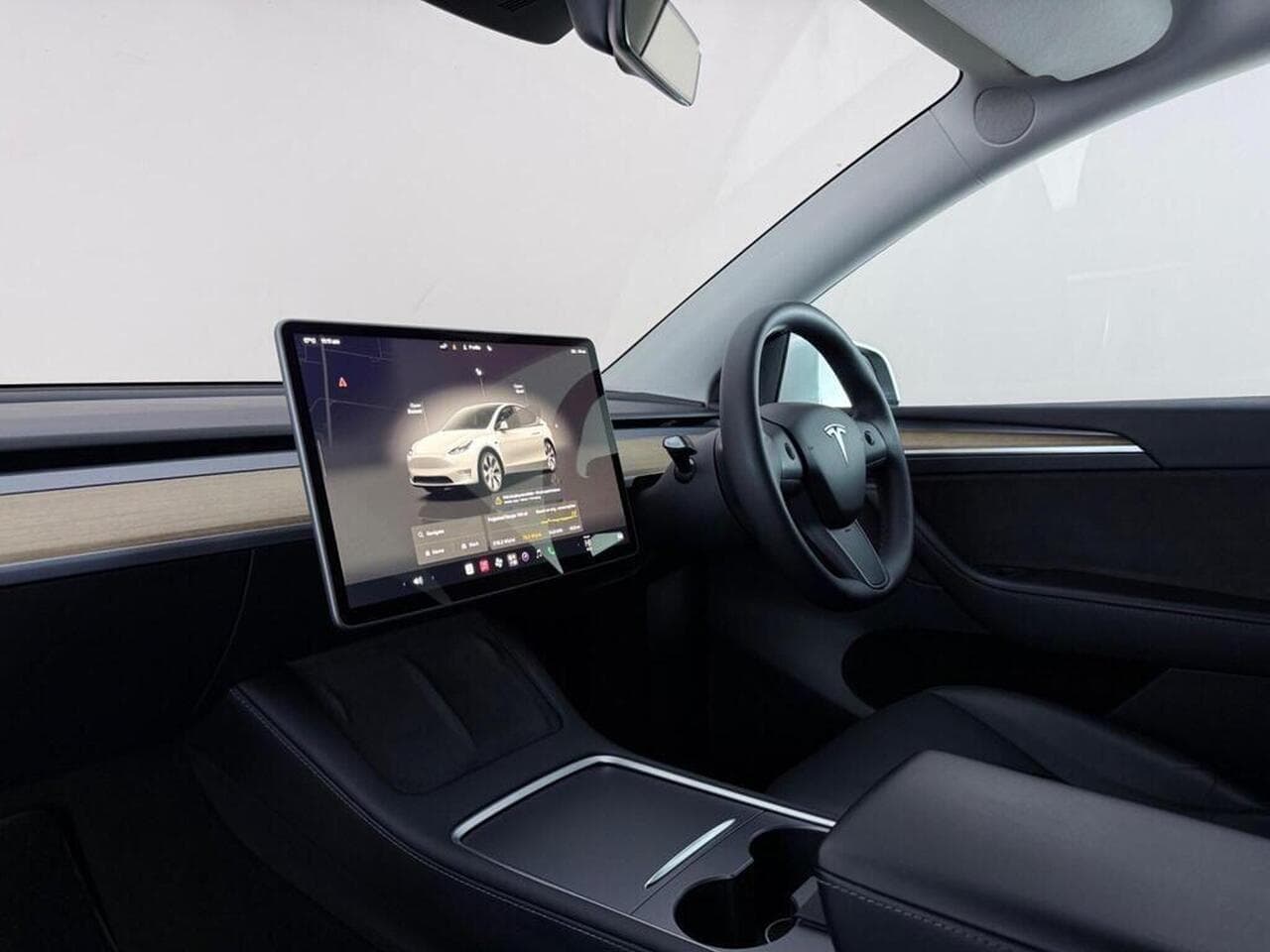 Tesla Model Y thumbnail Interior Front