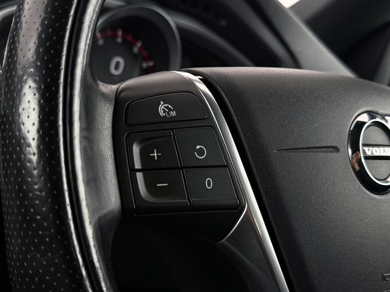 Volvo V40 thumbnail Misc Controls