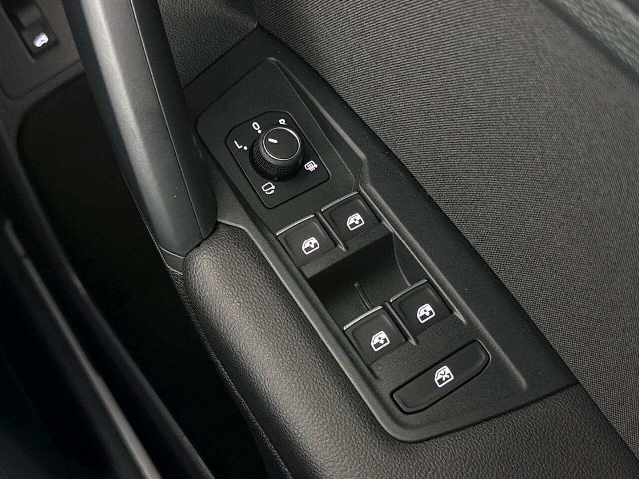 Volkswagen Tiguan thumbnail Misc Controls