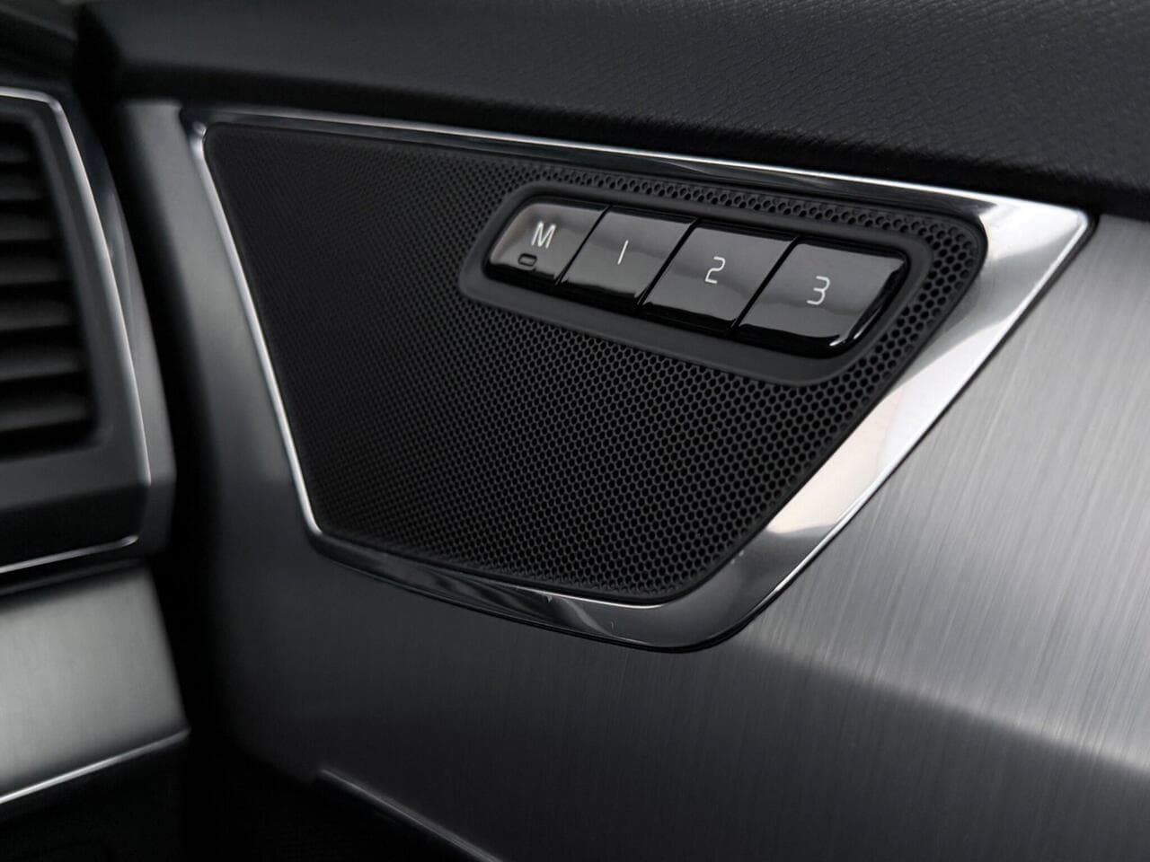 Volvo XC90 thumbnail Misc Controls