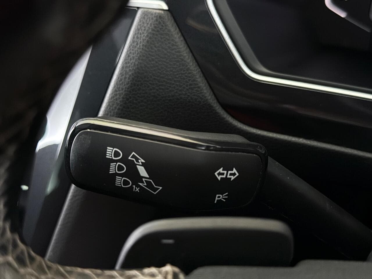 Volkswagen Tiguan thumbnail Misc Controls