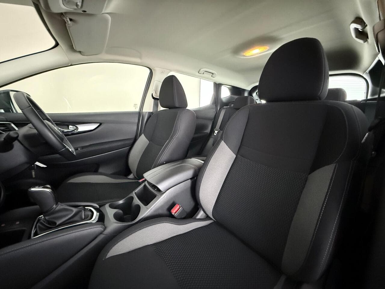 Nissan Qashqai thumbnail Seat Front Passenger