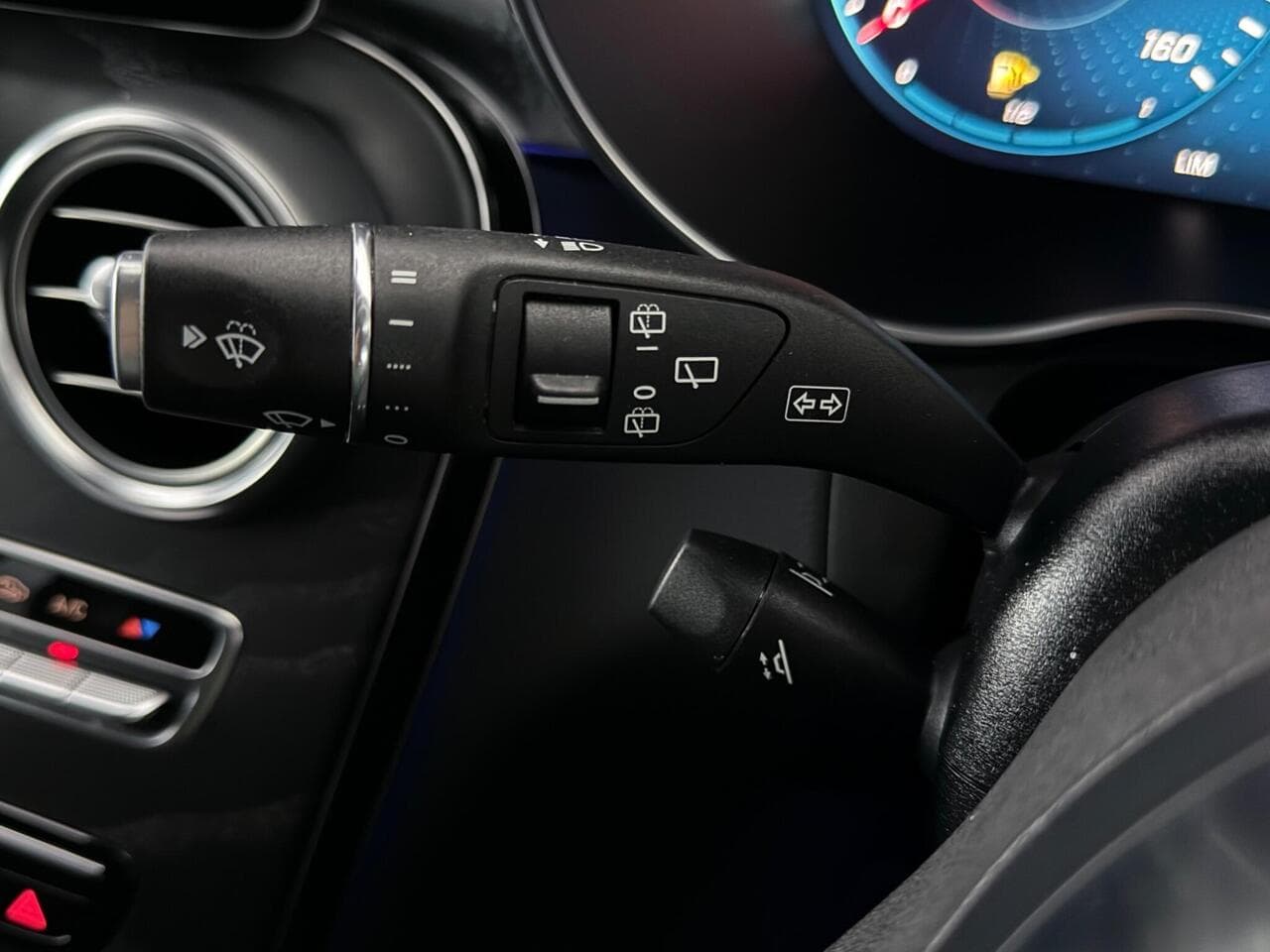 Mercedes-Benz GLC thumbnail Misc Controls