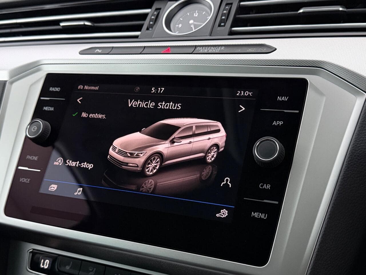 Volkswagen Passat thumbnail Infotainment System