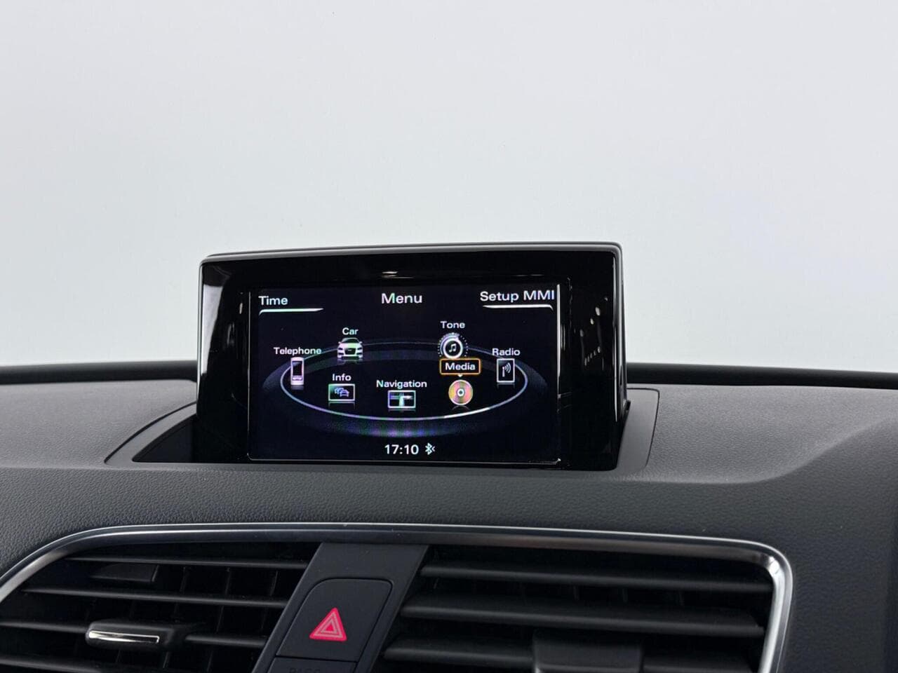 Audi Q3 thumbnail Infotainment System