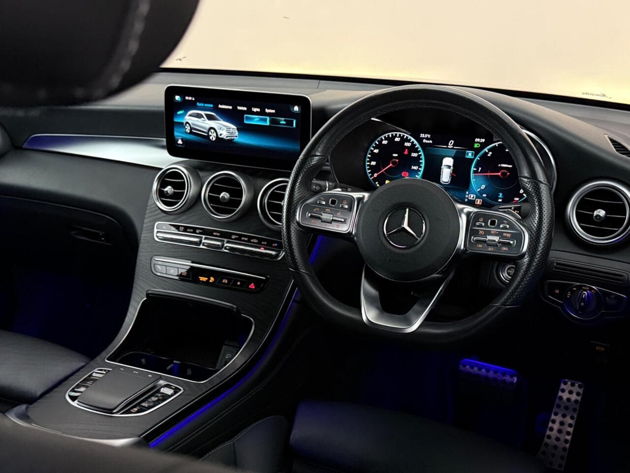 Mercedes-Benz GLC thumbnail Interior Front