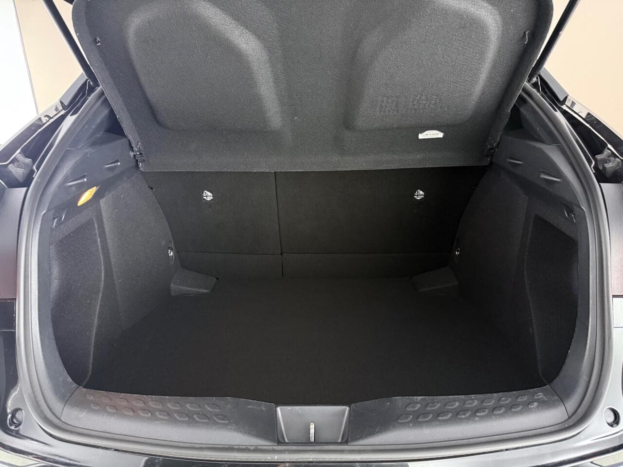 Toyota C-HR thumbnail Boot