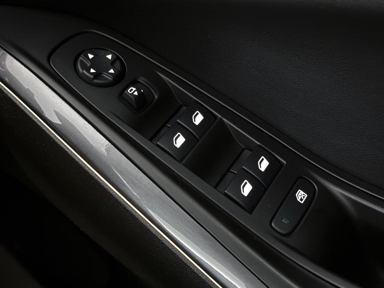 Vauxhall Grandland X thumbnail Misc Controls