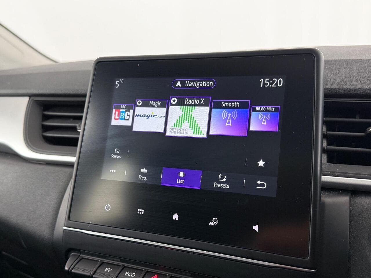 Renault Captur thumbnail Infotainment System