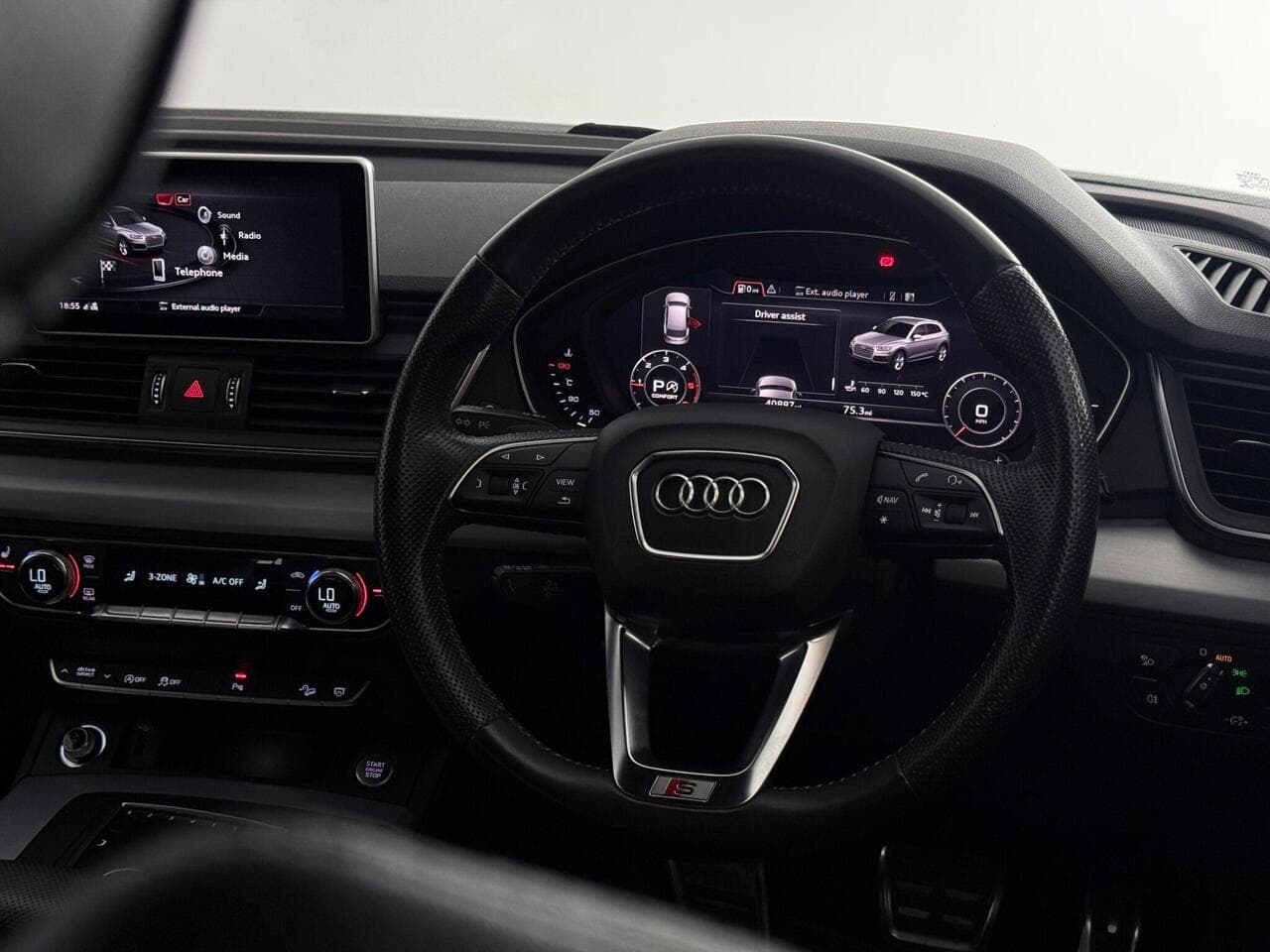 Audi Q5 thumbnail Steering Wheel