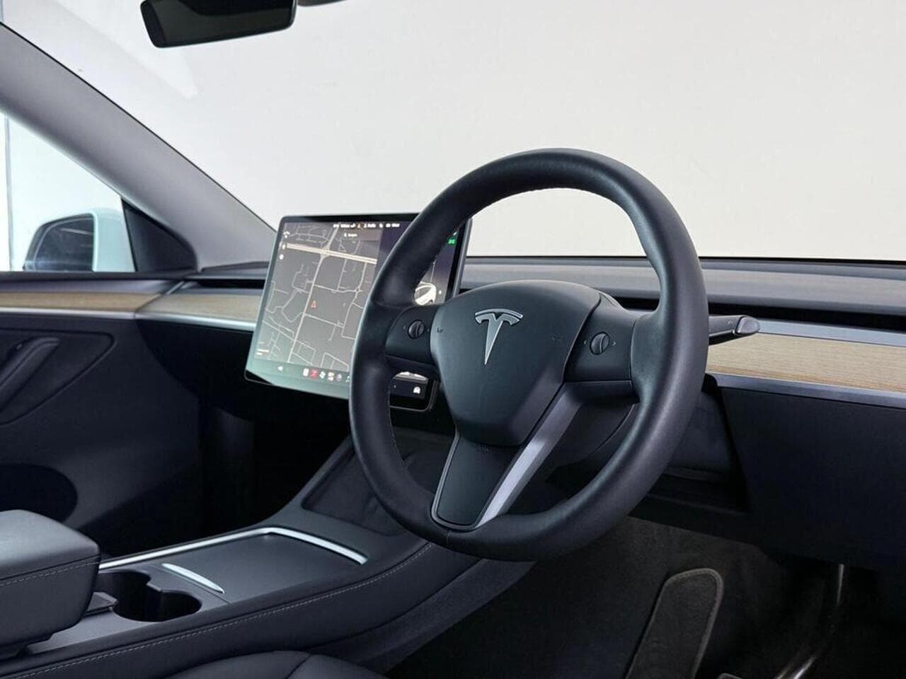 Tesla Model Y thumbnail Interior Front