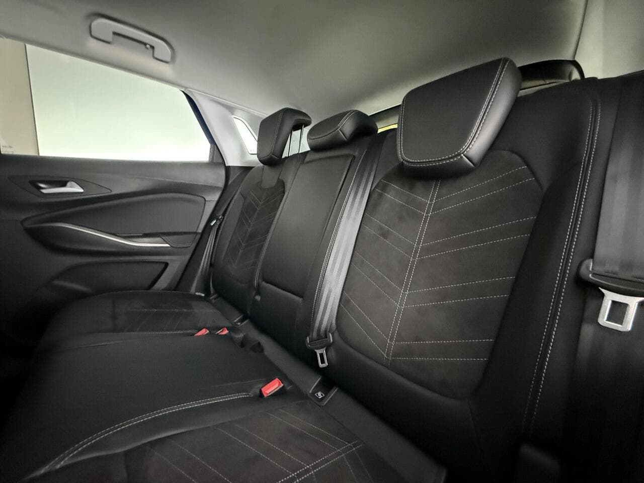 Vauxhall Grandland X thumbnail Seats Rear