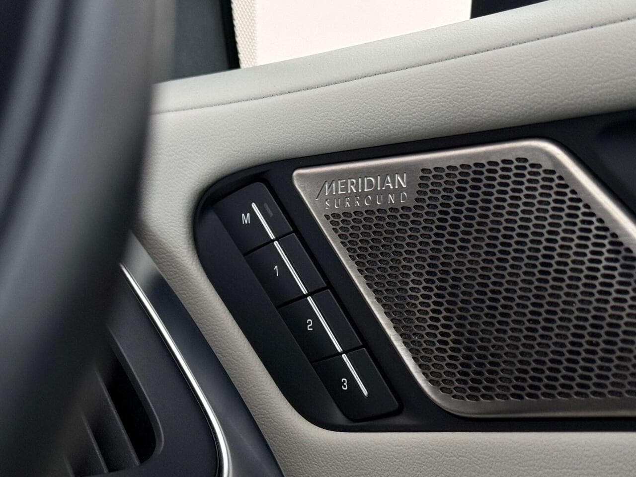 Jaguar I-PACE thumbnail Misc Controls