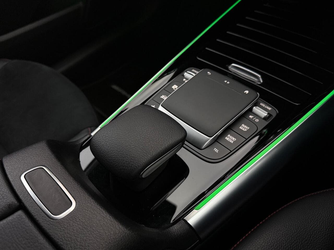 Mercedes-Benz B Class thumbnail Interior Front