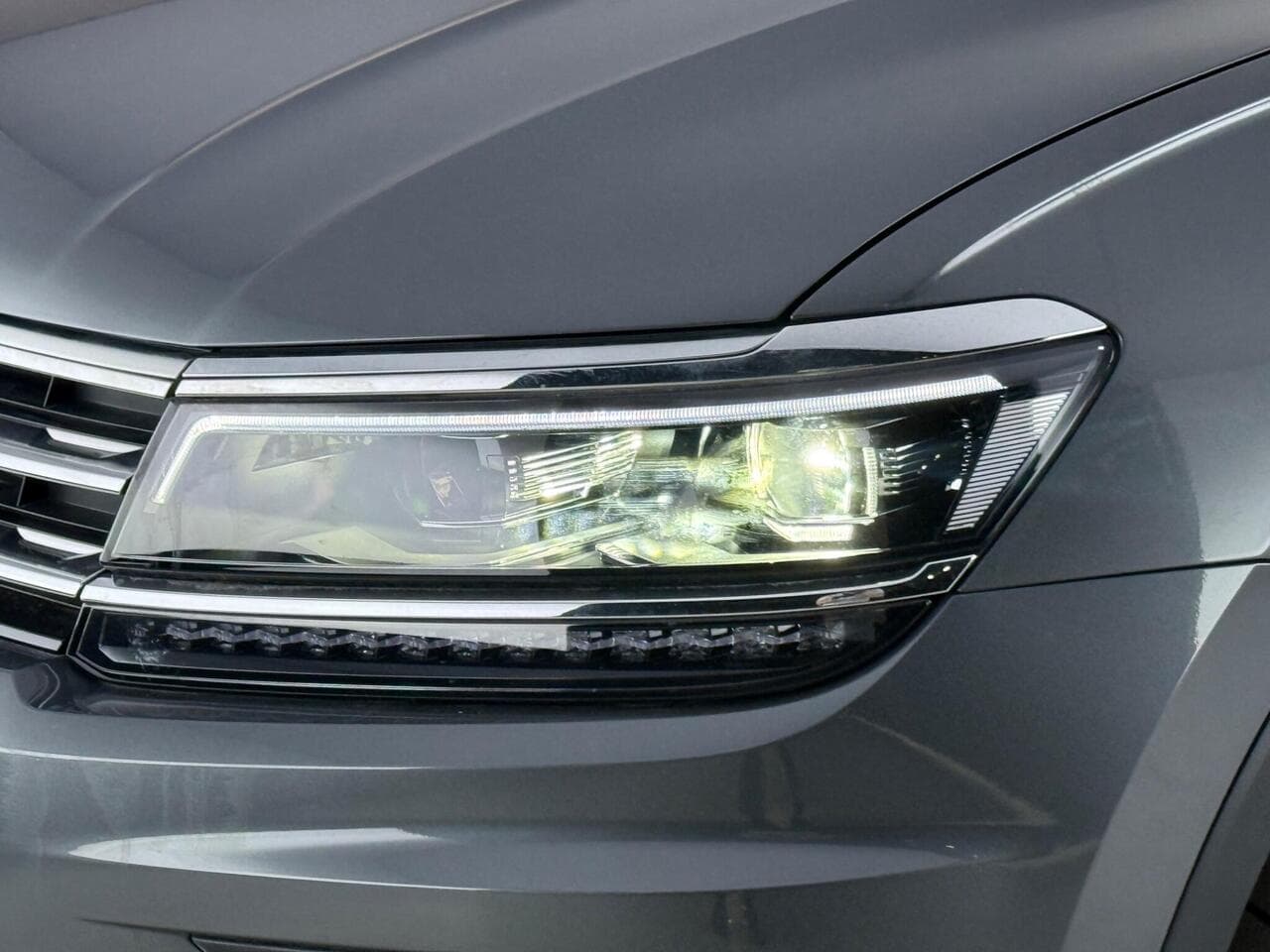 Volkswagen Tiguan thumbnail Lights Front