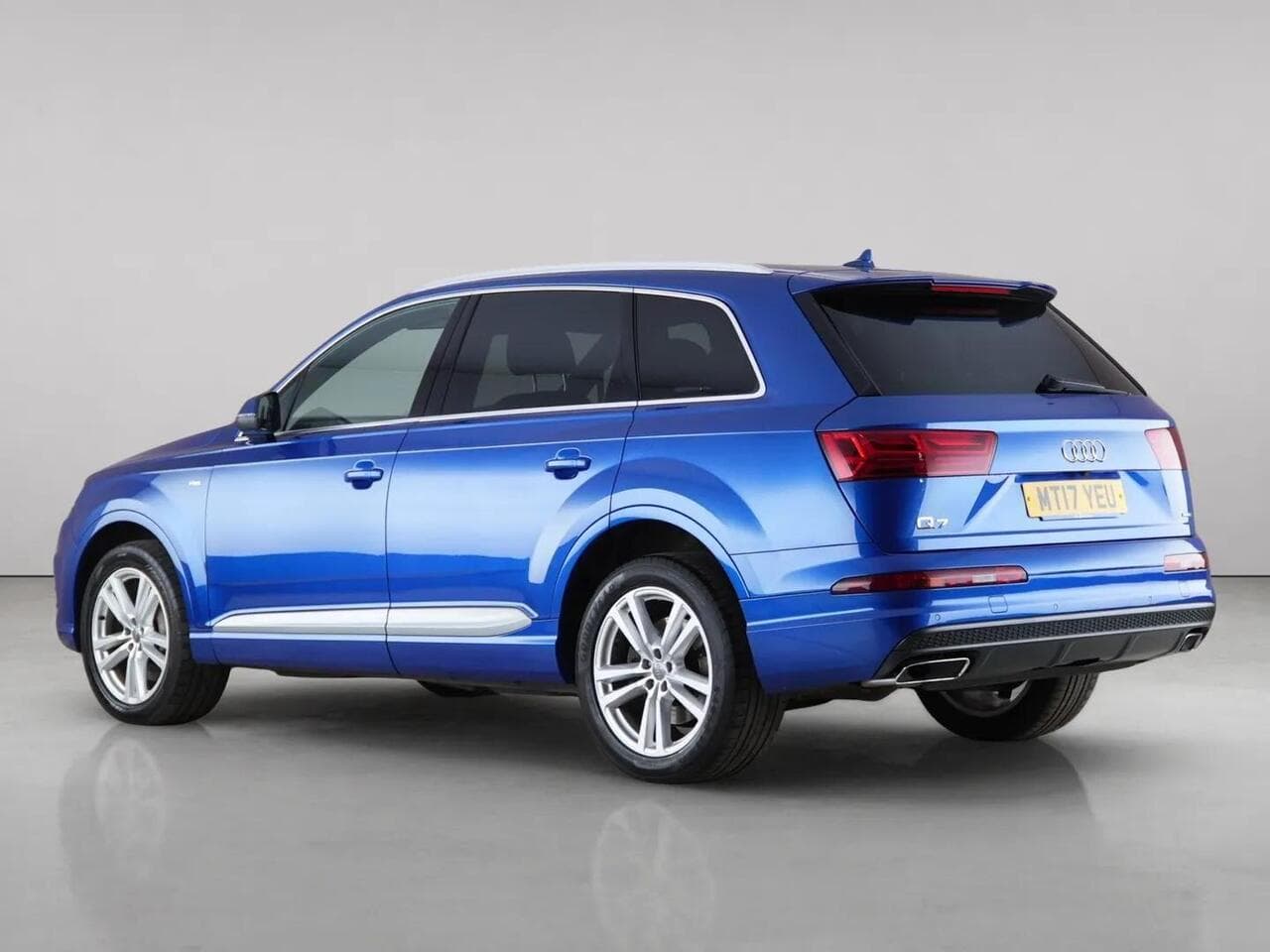 Audi Q7 thumbnail Rear Left