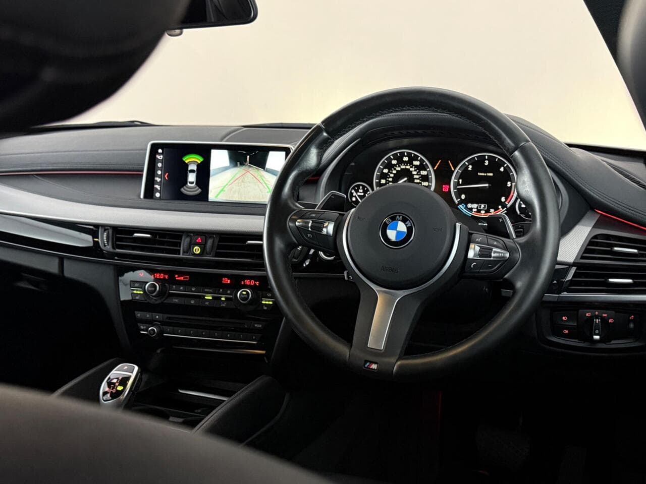 BMW X6 thumbnail Steering Wheel