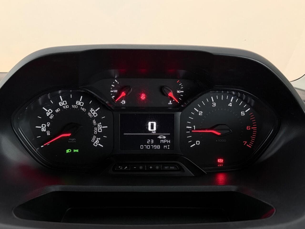 Peugeot Partner thumbnail Driver Instruments