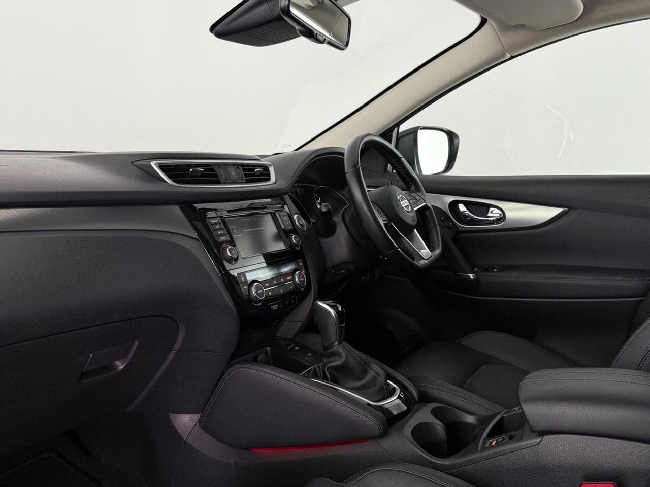 Nissan Qashqai thumbnail Interior Front