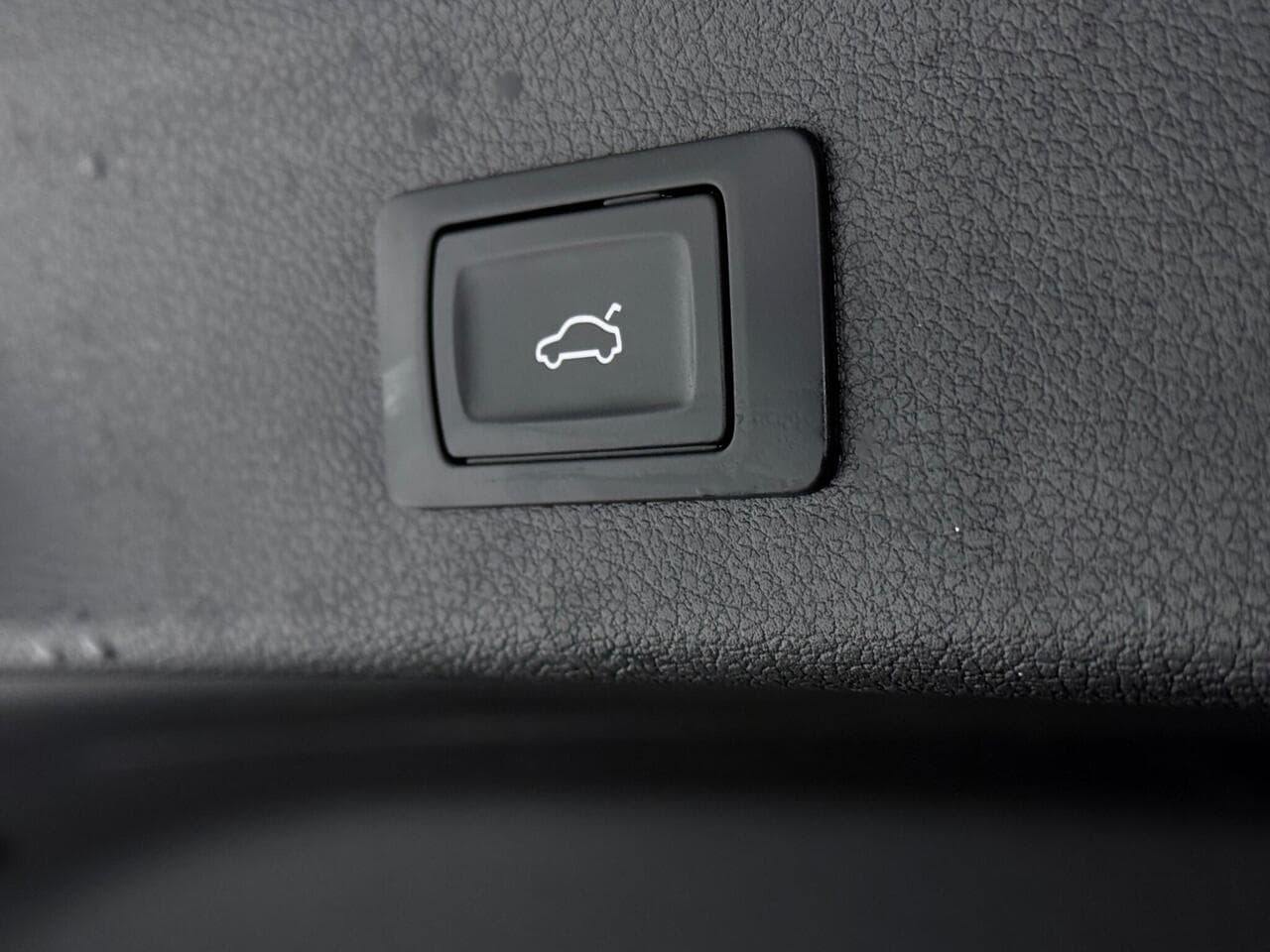 Audi Q3 thumbnail Misc Controls