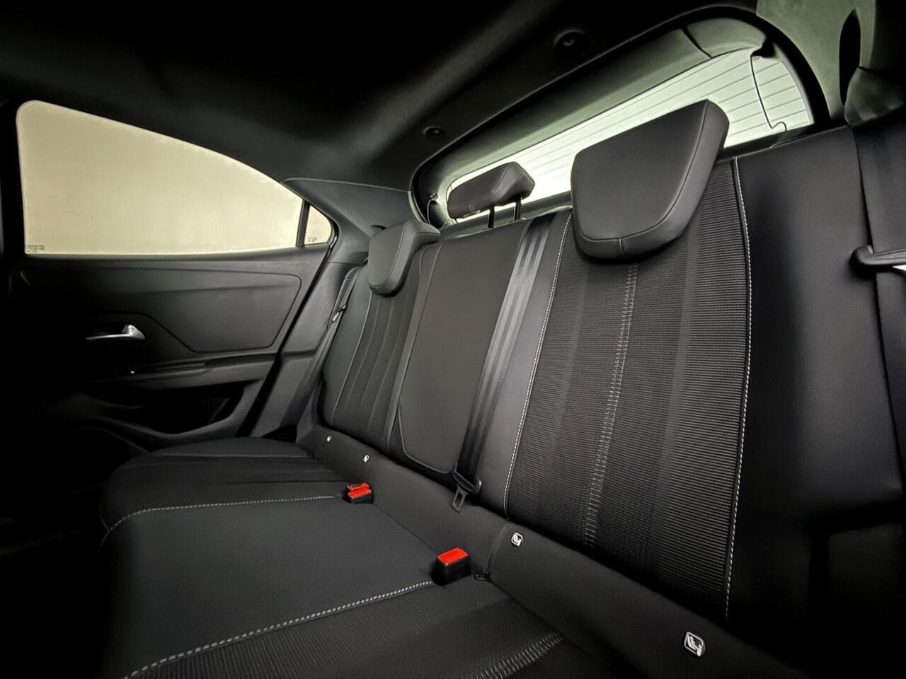 Vauxhall Mokka thumbnail Seats Rear