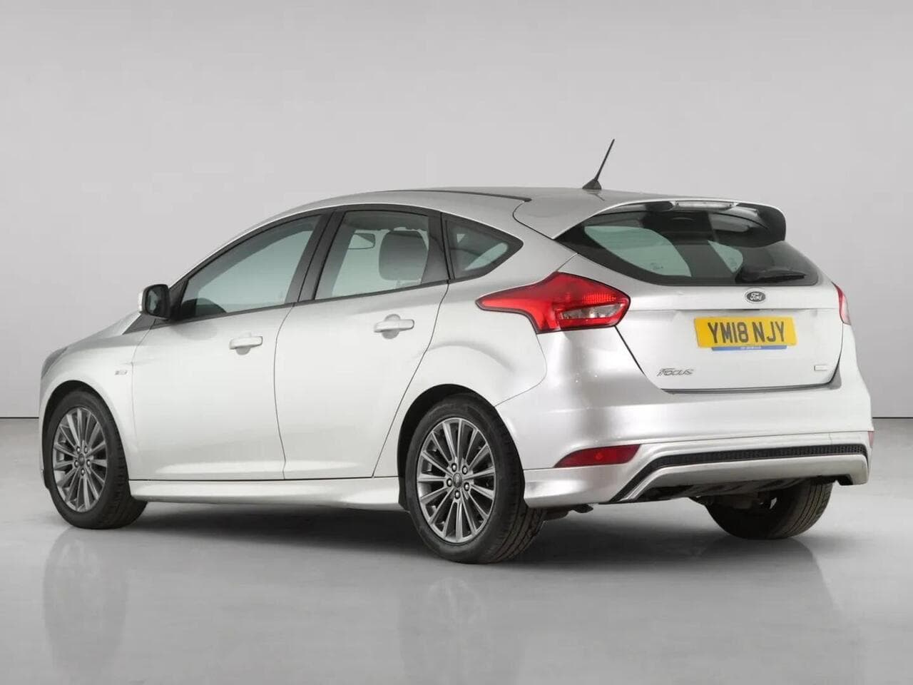 Ford Focus thumbnail Rear Left