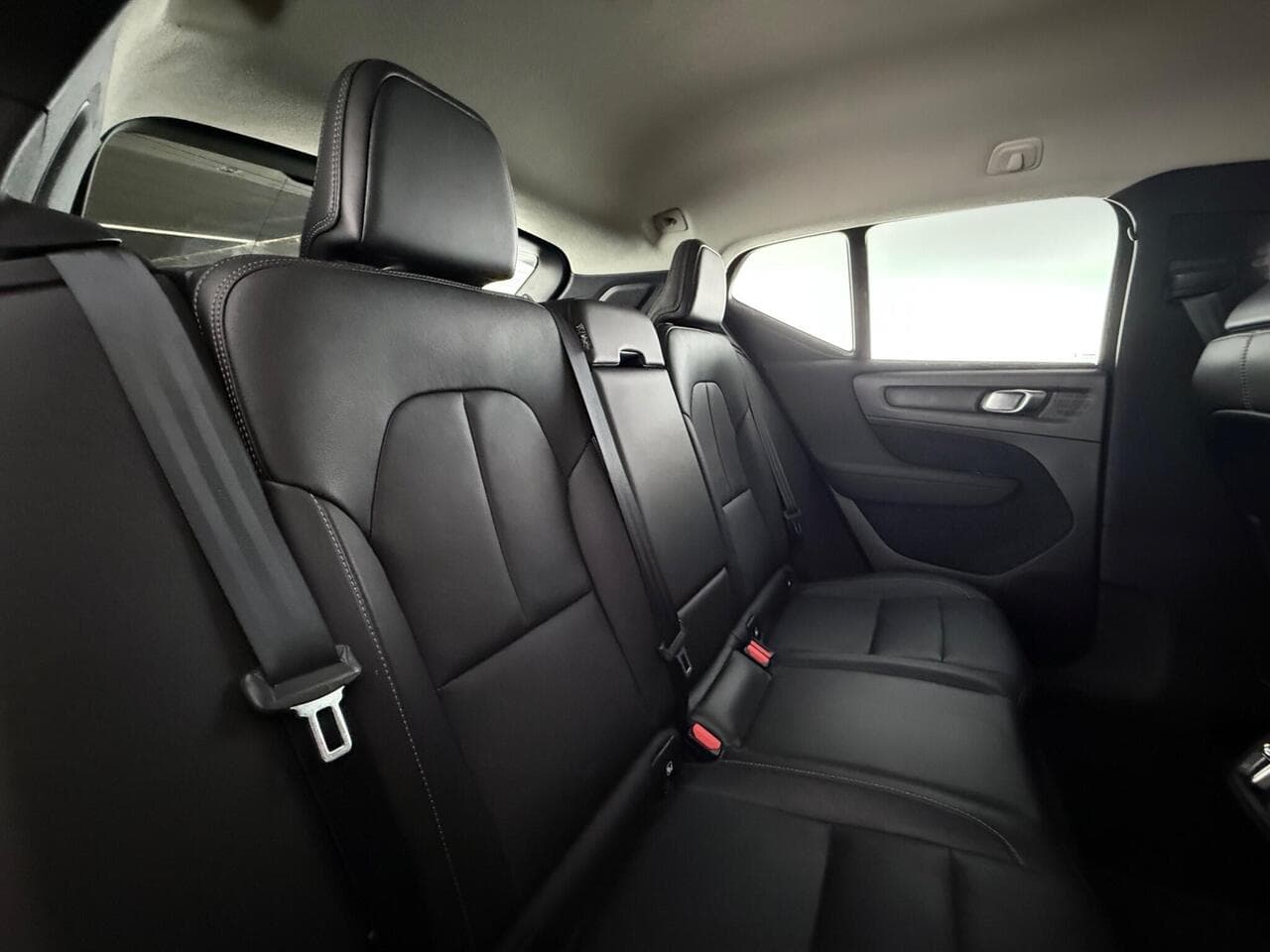Volvo XC40 thumbnail Seats Rear