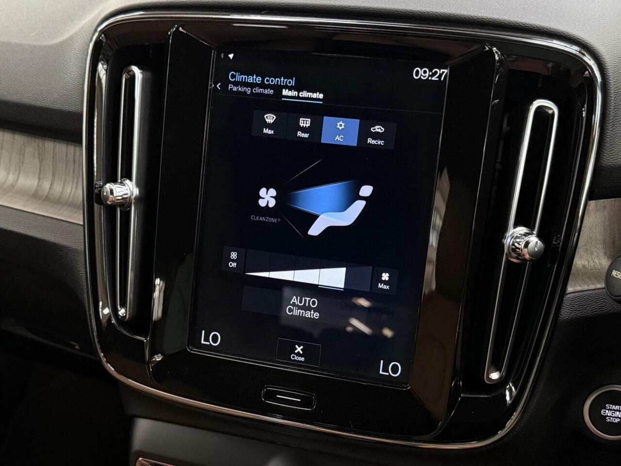 Volvo XC40 thumbnail Infotainment System