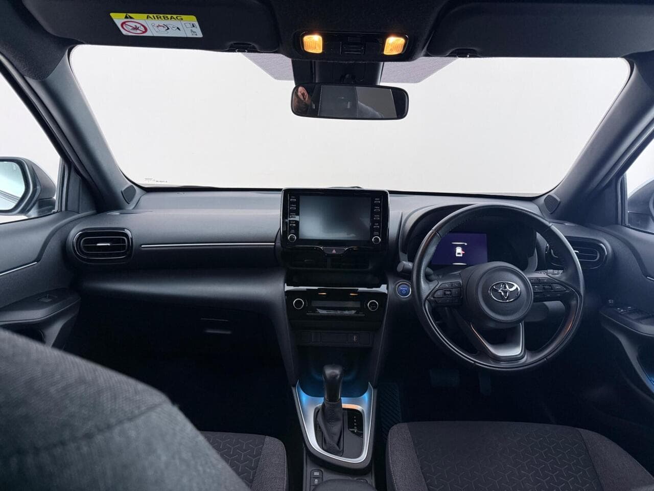 Toyota Yaris Cross thumbnail Interior Front