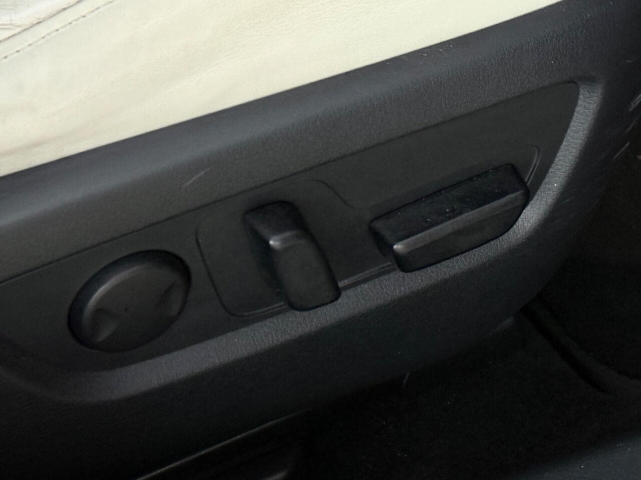 Mazda CX-30 thumbnail Misc Controls