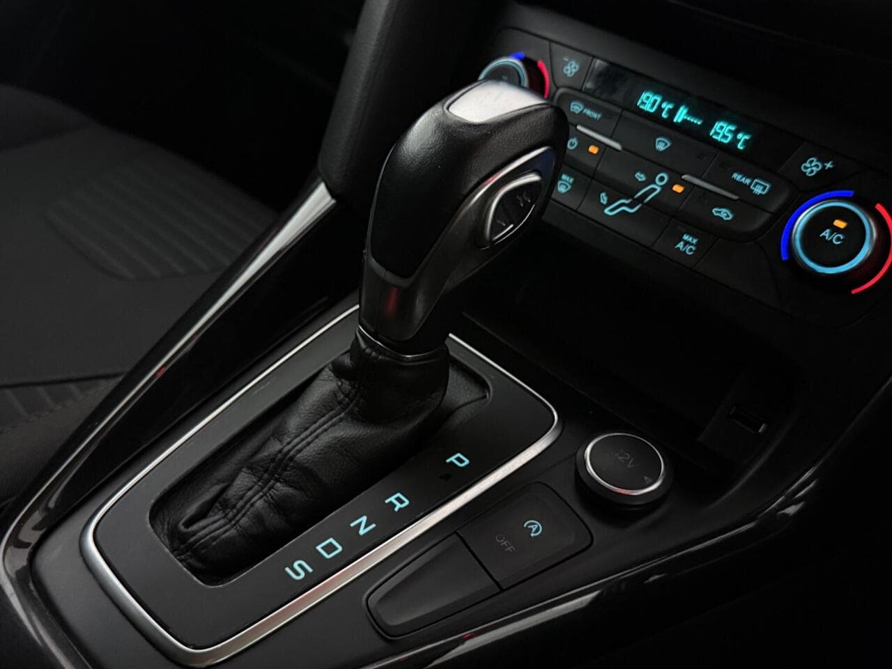 Ford Focus thumbnail Interior Front