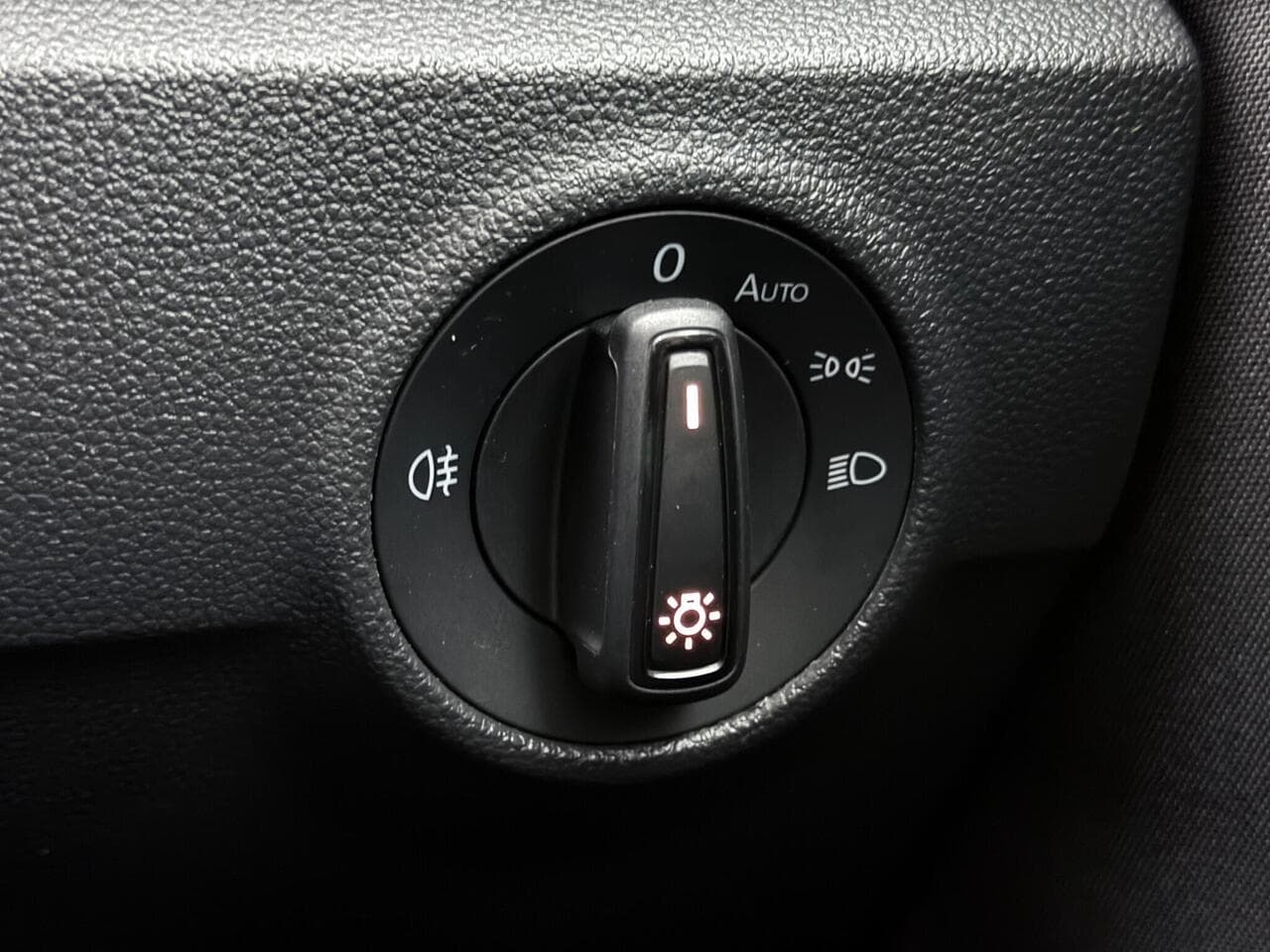 Volkswagen T-Roc thumbnail Misc Controls