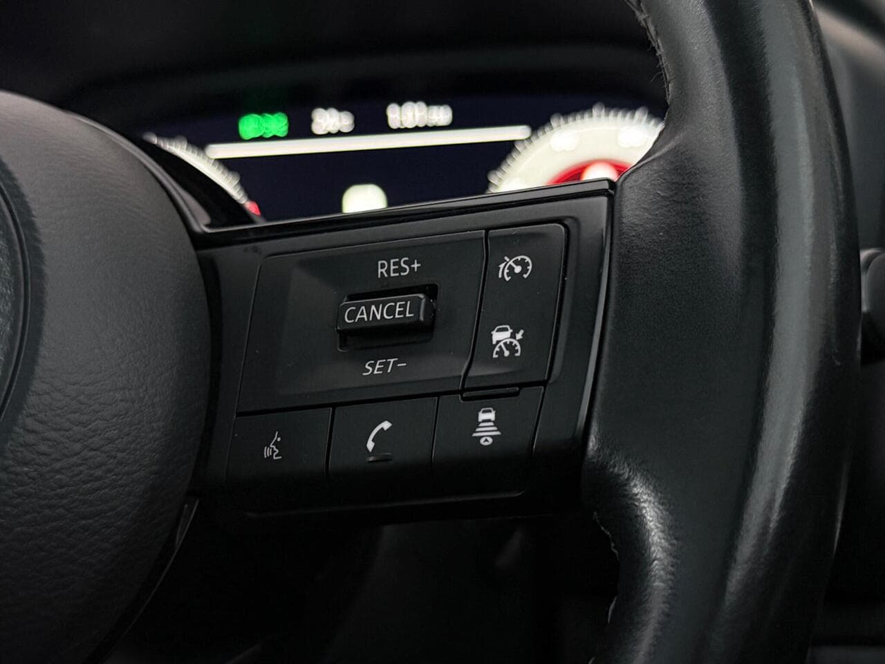 Nissan Qashqai thumbnail Misc Controls