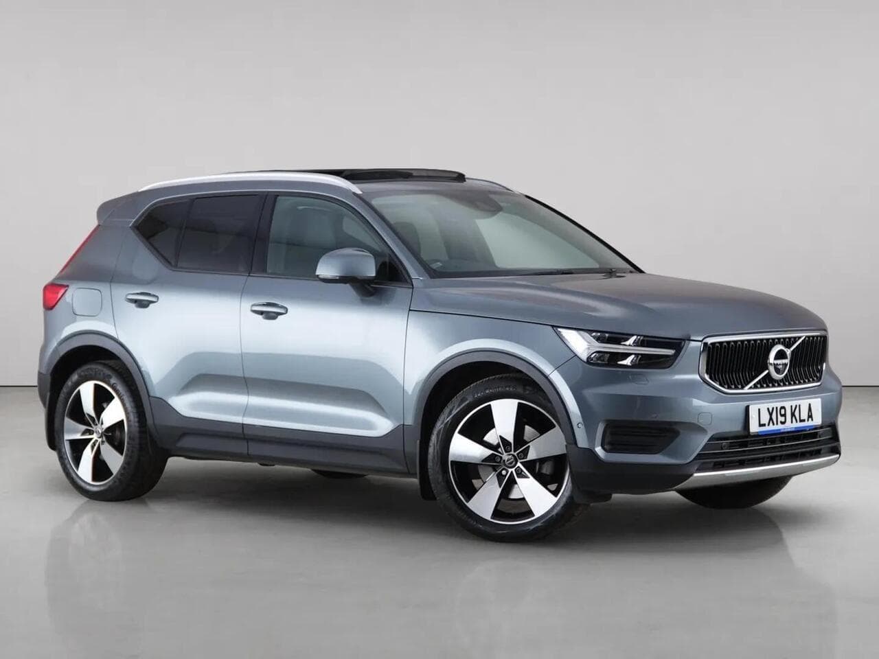 Volvo XC40 - Volvo XC40 2.0 T4 Momentum Auto AWD Euro 6 (s/s) 5dr